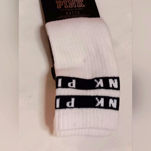 NEW VICTORIA'S SECRET KNEE HIGH SOCJS WHITE/BLACK STRIPEA OS CHRISTMAS STOCKING - Picture 2 of 2